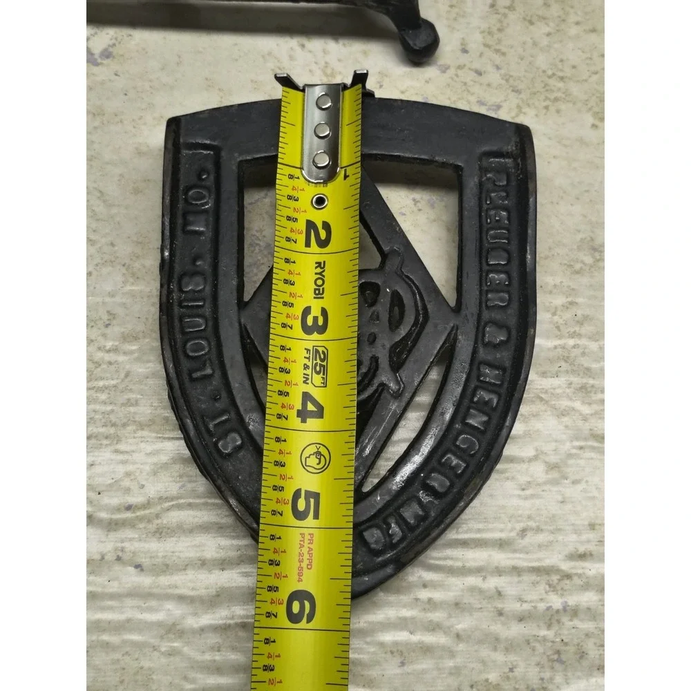 Vintage Black Cast Iron Trivets (set‎ of 3)